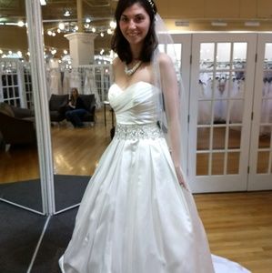 Ivory wedding dress